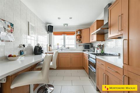 3 bedroom apartment for sale, Vicars Moor Lane, London
