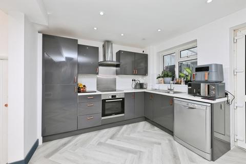 2 bedroom terraced house for sale, Riverside Path, Cheshunt, Waltham Cross