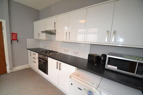 6 bedroom house to rent, Milverton Road, Manchester M14