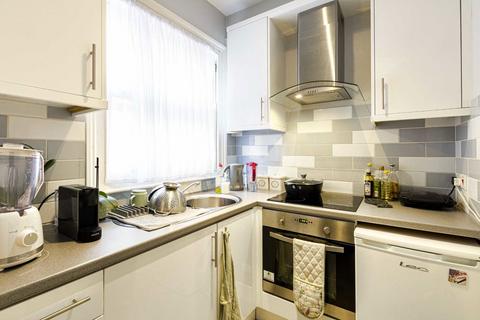 Studio to rent, Claverton Street, London SW1V