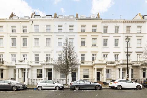 Studio to rent, Claverton Street, London SW1V