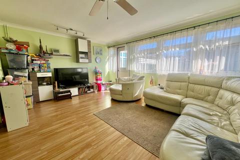 undefined, Axe Close, Luton, Bedfordshire