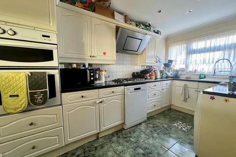 undefined, Axe Close, Luton, Bedfordshire
