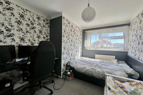 undefined, Axe Close, Luton, Bedfordshire