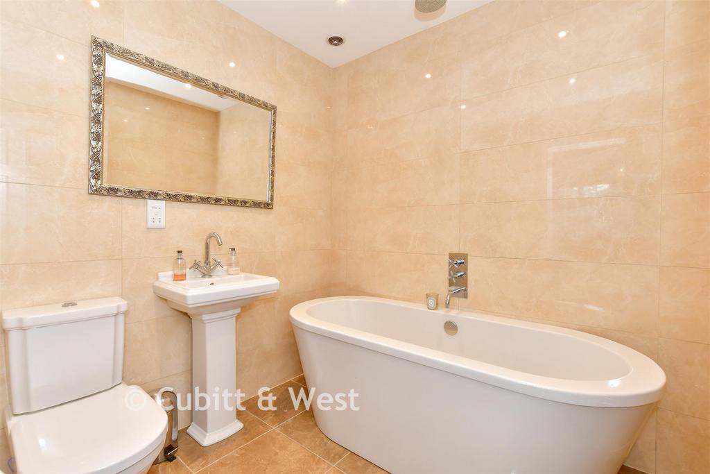 En-Suite Bathroom