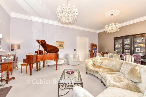 2 bedroom maisonette for sale, West Preston Manor, Littlehampton BN16