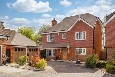 4 bedroom detached house for sale, Mulberry Gate, East Grinstead RH19