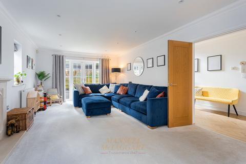 4 bedroom detached house for sale, Mulberry Gate, East Grinstead RH19