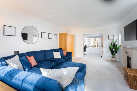4 bedroom detached house for sale, Mulberry Gate, East Grinstead RH19