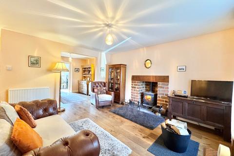 3 bedroom terraced house for sale, Dunlop Road, Barrmill, Beith