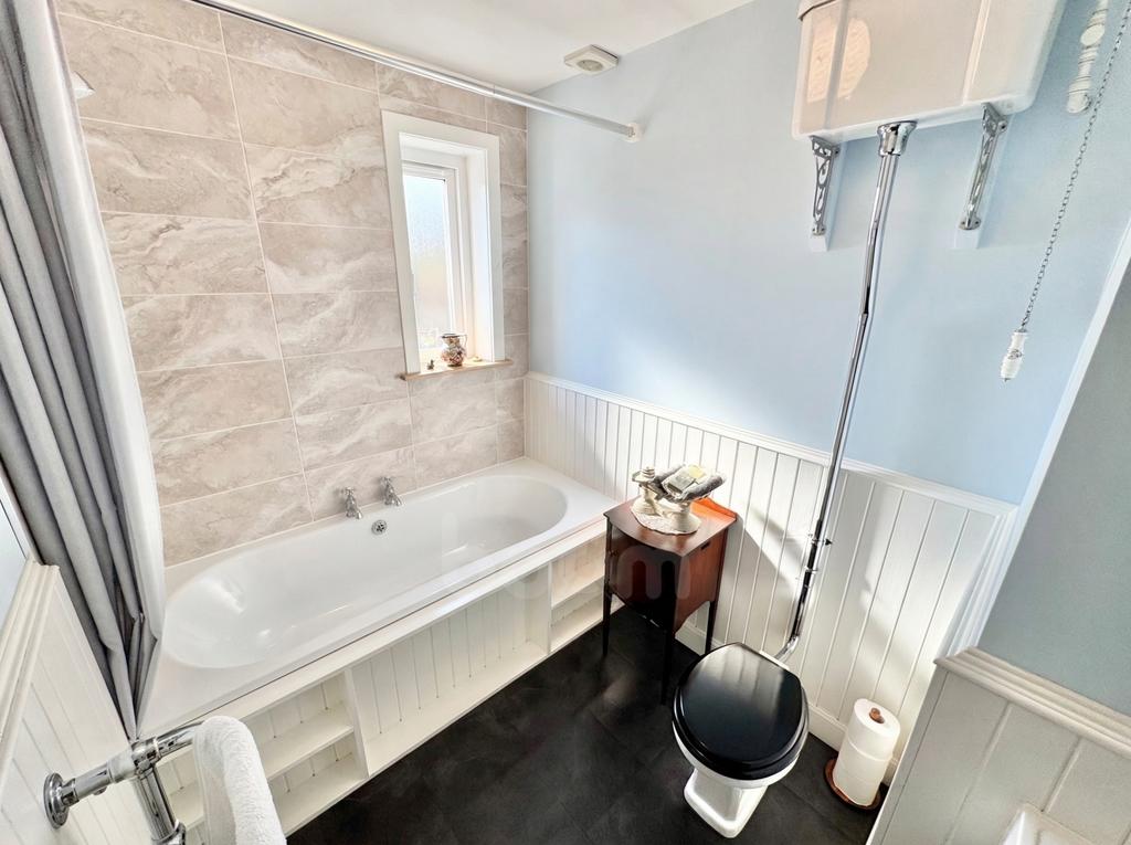 Dunlop Road, Barrmill bathroom photo