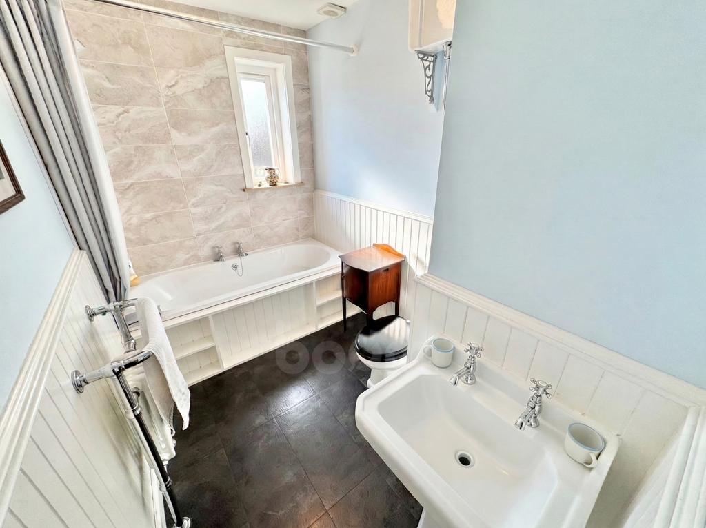 Dunlop Road, Barrmill Bathroom