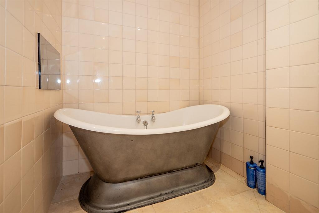 En-Suite Bathroom