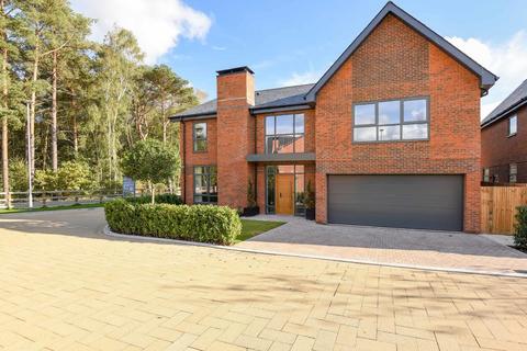 undefined, Longcross, Chertsey, Surrey, KT16