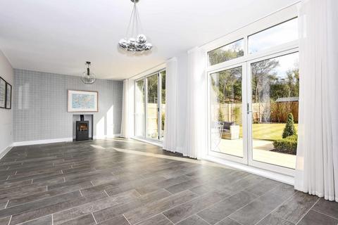undefined, Longcross, Chertsey, Surrey, KT16