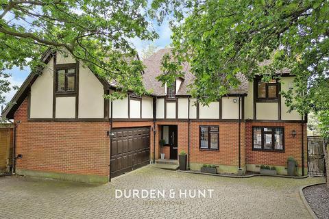Manor Road, Chigwell, IG7