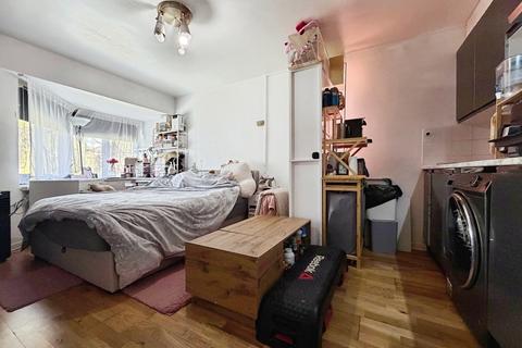 Studio for sale, Mount Lane, Bracknell, Berkshire