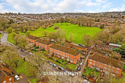 3 bedroom apartment for sale, Pyrles Lane, Loughton, IG10
