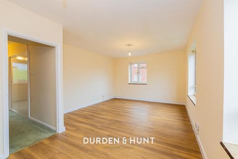 3 bedroom apartment for sale, Pyrles Lane, Loughton, IG10