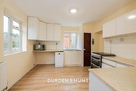 3 bedroom apartment for sale, Pyrles Lane, Loughton, IG10