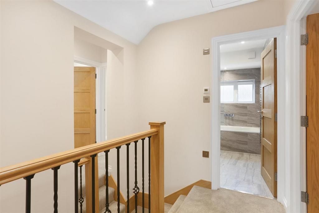 1634941317 - 12 Coleridge Avenue, SM1 - 19.jpg