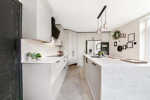 3 bedroom end of terrace house for sale, Higson Row, Clayton West, HD8