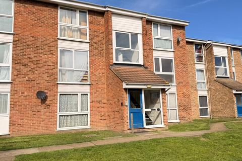 1 bedroom flat to rent, Dellow Close, Ilford, IG2