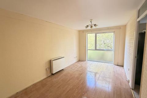 1 bedroom flat to rent, Dellow Close, Ilford, IG2