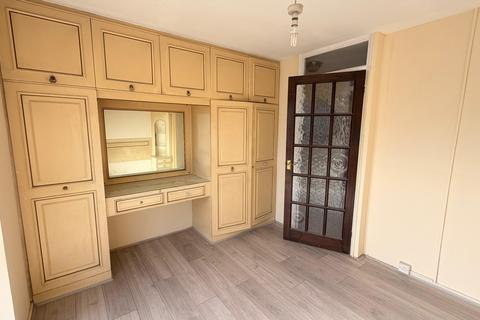 1 bedroom flat to rent, Dellow Close, Ilford, IG2