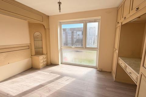 1 bedroom flat to rent, Dellow Close, Ilford, IG2