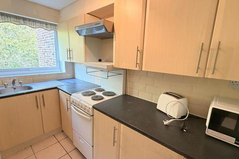 1 bedroom flat to rent, Dellow Close, Ilford, IG2