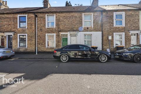 3 bedroom terraced house to rent, Commercial Road, BEDFORD