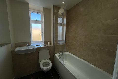 2 bedroom flat to rent, London Road, Maidstone ME16