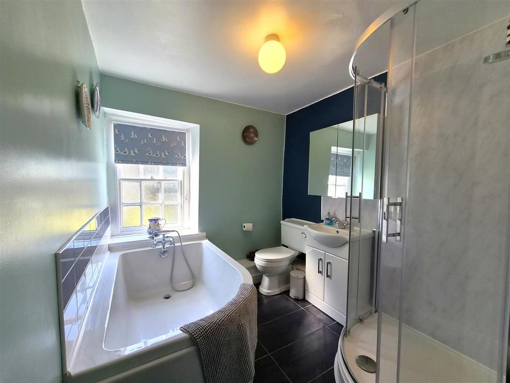 Family bathroom.jpg
