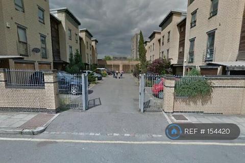 1 bedroom in a house share to rent, Ashton  St, London, E14