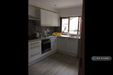1 bedroom in a house share to rent, Ashton  St, London, E14