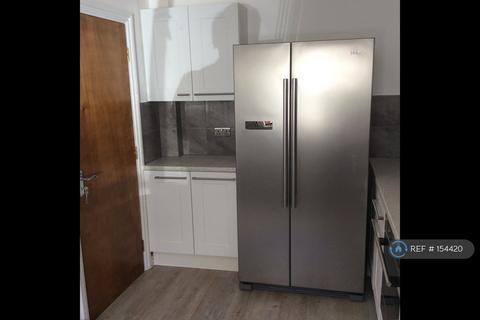 1 bedroom in a house share to rent, Ashton  St, London, E14