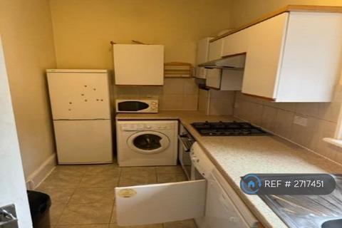 2 bedroom flat to rent, High St, Edgware, HA8