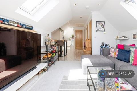 1 bedroom flat to rent, Common Road, Rickmansworth, WD3