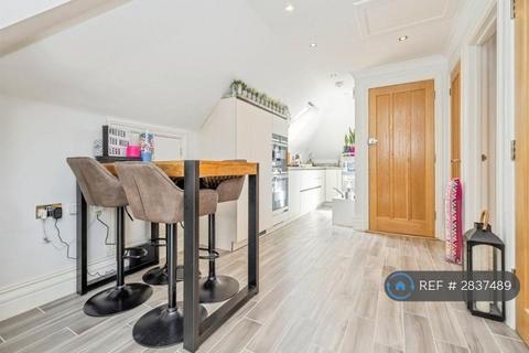 1 bedroom flat to rent, Common Road, Rickmansworth, WD3
