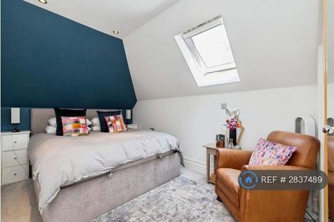 1 bedroom flat to rent, Common Road, Rickmansworth, WD3
