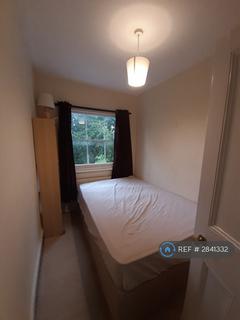 4 bedroom maisonette to rent, Cromwell Place, Mortlake, SW14