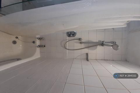 4 bedroom maisonette to rent, Cromwell Place, Mortlake, SW14