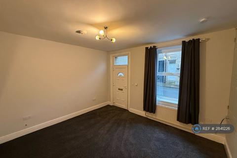 2 bedroom terraced house to rent, York Street, Queensbury, Bradford, BD13