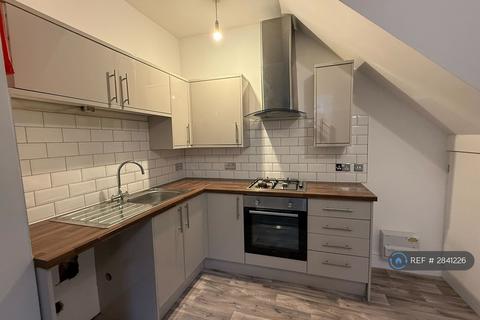 2 bedroom terraced house to rent, York Street, Queensbury, Bradford, BD13