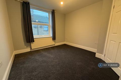 2 bedroom terraced house to rent, York Street, Queensbury, Bradford, BD13