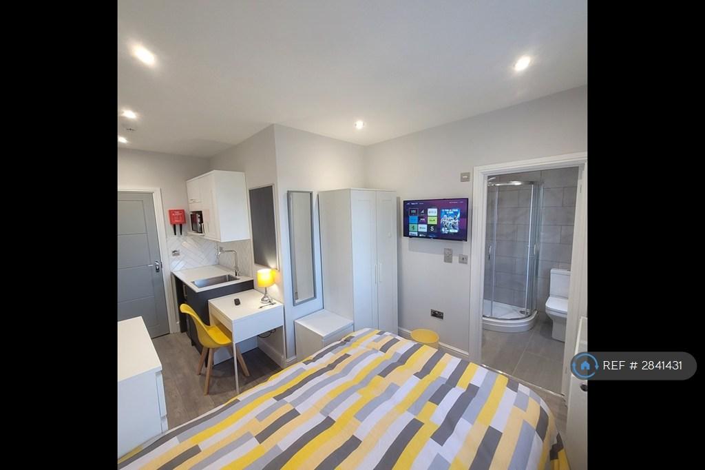 *Studio 7 Avail 10th April* - £899/Month