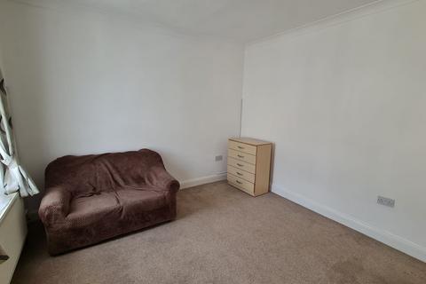 1 bedroom flat to rent, Oaklands Road, London W7