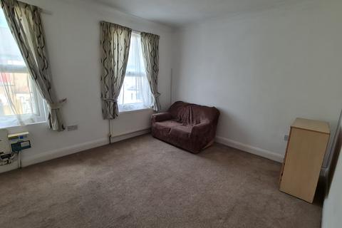 1 bedroom flat to rent, Oaklands Road, London W7
