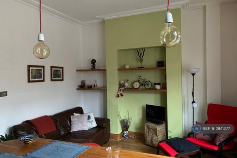 2 bedroom flat to rent, Greyhound Lane, London, SW16